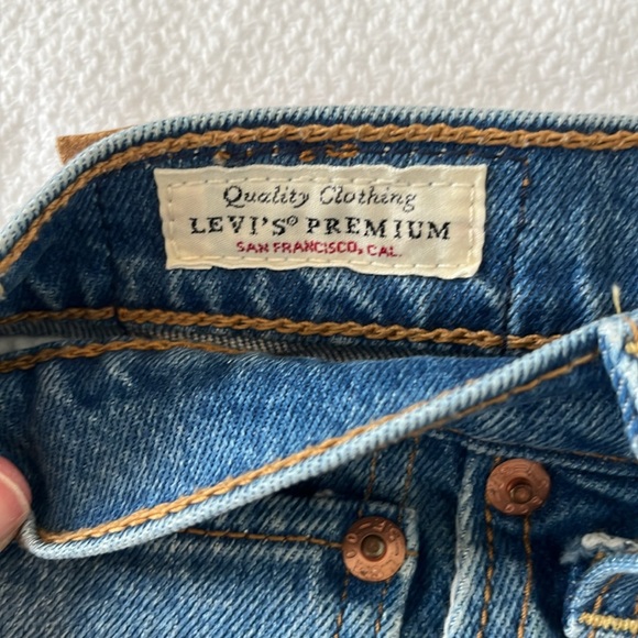 Levi’s Cutoff Ribcage High Rise Jean Shorts Size 31 - Picture 4 of 5